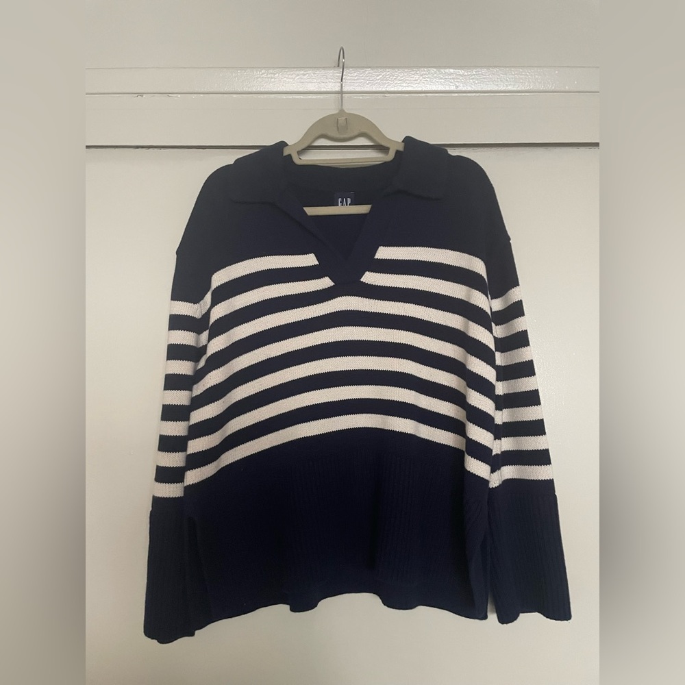 Gap Navy and White Striped Sweater